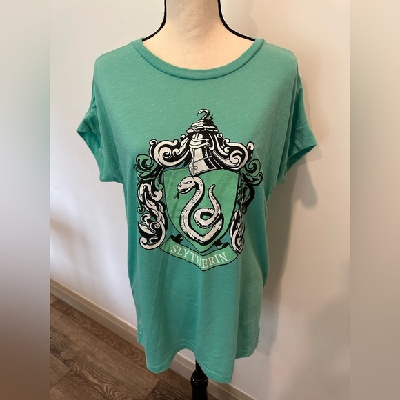 Warner Bros. Tops - Harry Potter Slytherin Green T-shirt XL. EUC